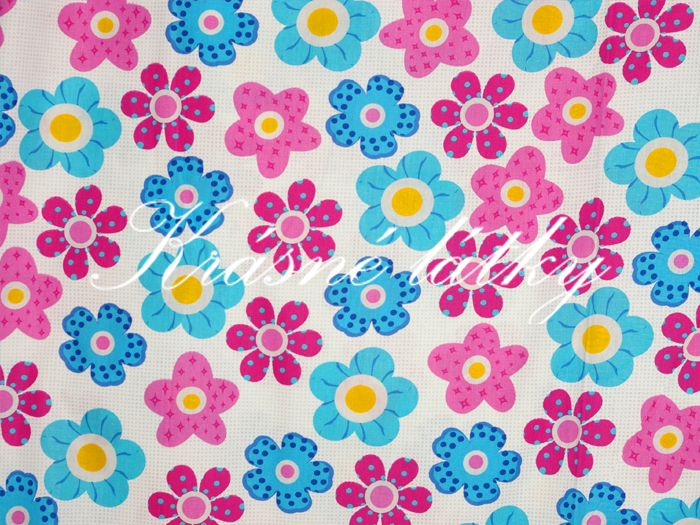 Středně veliké kytičky modro růžové šíře 220 cm