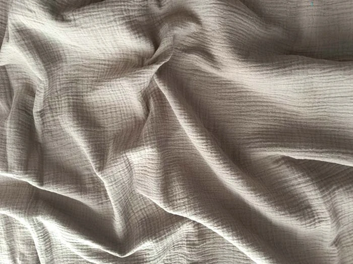 Mušelín taupe. 160 cm, mušelínová látka v metráži, gázovina
