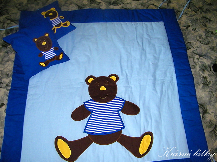 Modrá hrací deka s medvídkem pro chlapečky