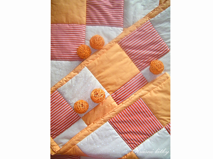 Meruňková patchworková deka