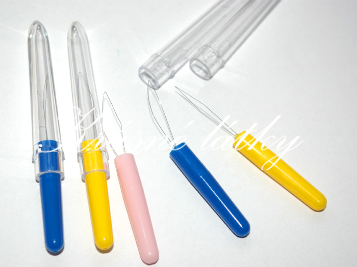 Navlékač nití v plastovém pouzdře, délka 80mm 