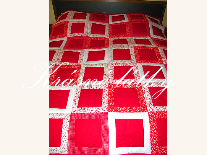 Červená patchworková deka