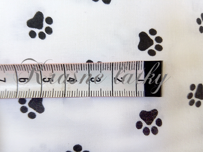 Tlapky metráž sněhově bílý podklad - š.160 cm 100% bavlna