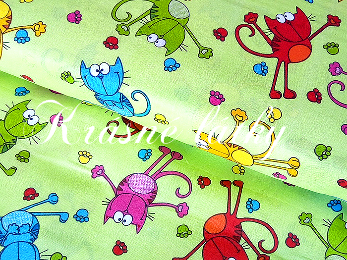 Kočky, bavlněná látka - metráž, 100 % bavlna,  š. 160 cm, 150 g/m2, zelený podklad