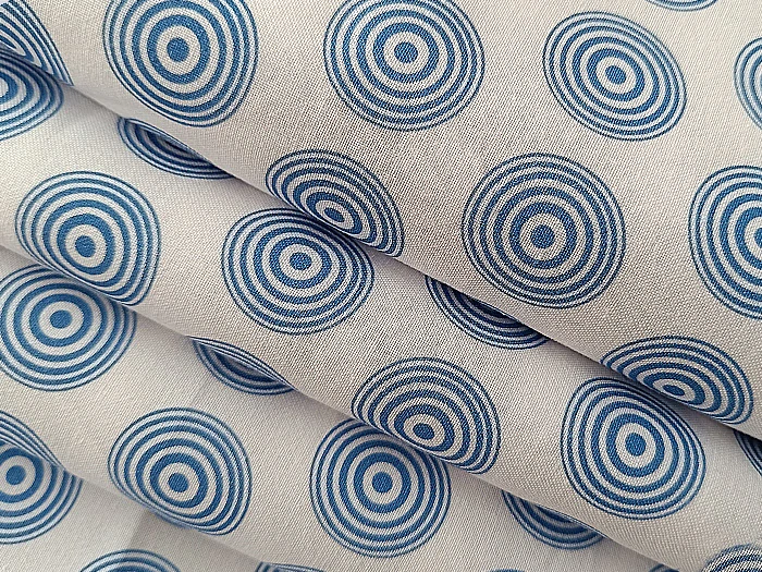 Bavlna Mořská pěna, modré kruhy, dětské látky metráž