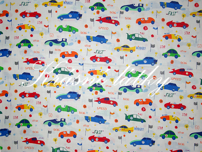 Barevná autíčka, 100% bavlna, podklad látky je smetanový