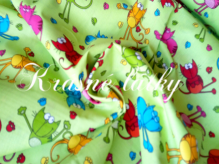 Kočky, bavlněná látka - metráž, 100 % bavlna,  š. 160 cm, 150 g/m2, zelený podklad