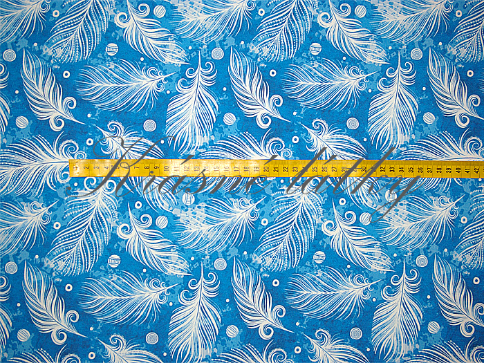 Bílá pírka na modré - 97 % bavlna, 3 % elastan, š. 155 cm, 290 g/m2