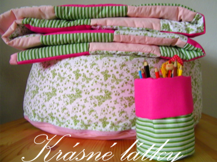 Patchworková deka, sedací vak, kelímek na pastelky