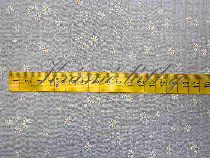 Mušelín květy na šedé - 100% bavlna, š. 130 cm, 125 g/m2 šedá gázovina, mušelínová látka