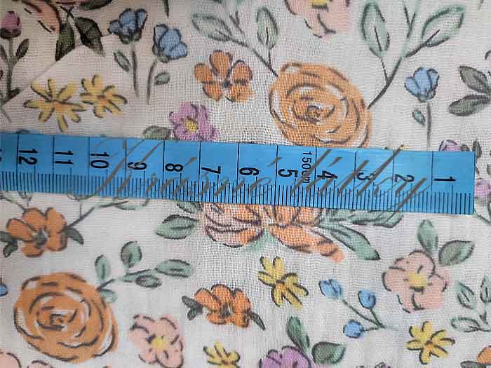 100% bavlněná mušelínová látka kytičky, gázovina  – mušelín – vzorované látky – metráž