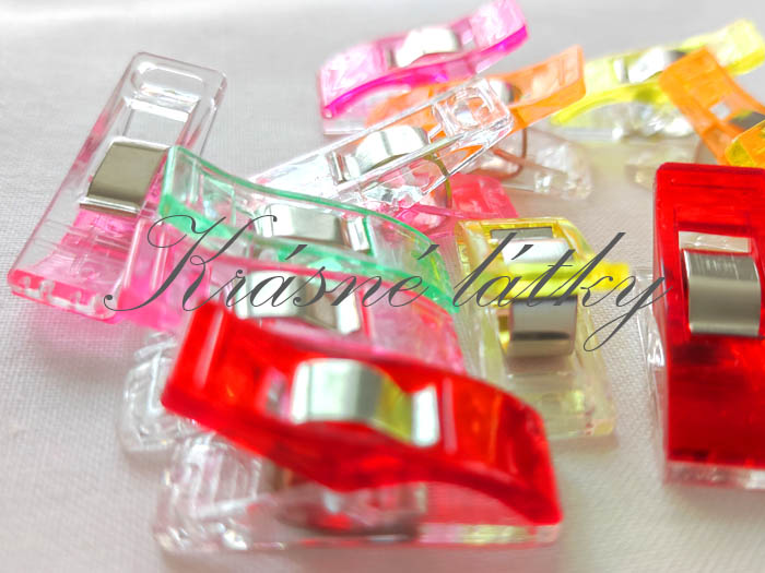 Fixační kolíčky na přichycení střihu, galanterie