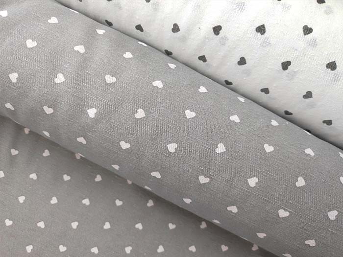 Šedá srdíčka na bílém podkladu - 60% bavlna, 40% polyester, š. 280 cm, 180 g/m2, dětské látky metráž