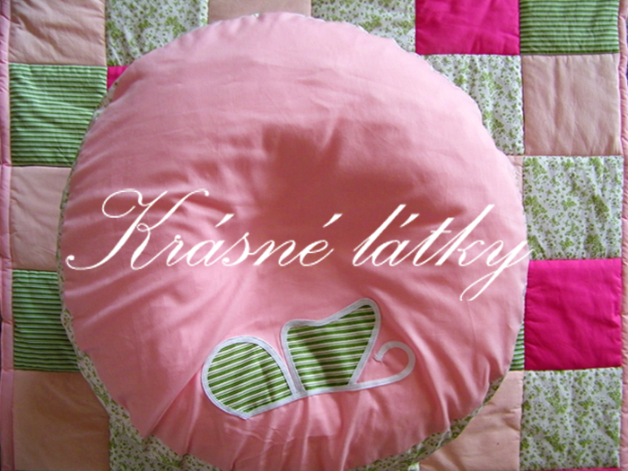 Patchworková deka, sedací vak, kelímek na pastelky