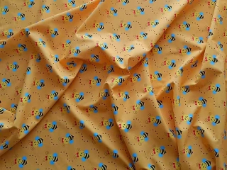 Látka včelka s červenou mašlí, dětské látky metráž