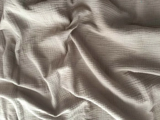 Mušelín taupe. 160 cm, mušelínová látka v metráži, gázovina
